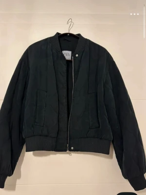 Jacka söks - Hej! Söker denna jacka från Zara! Skiv om ni har den.