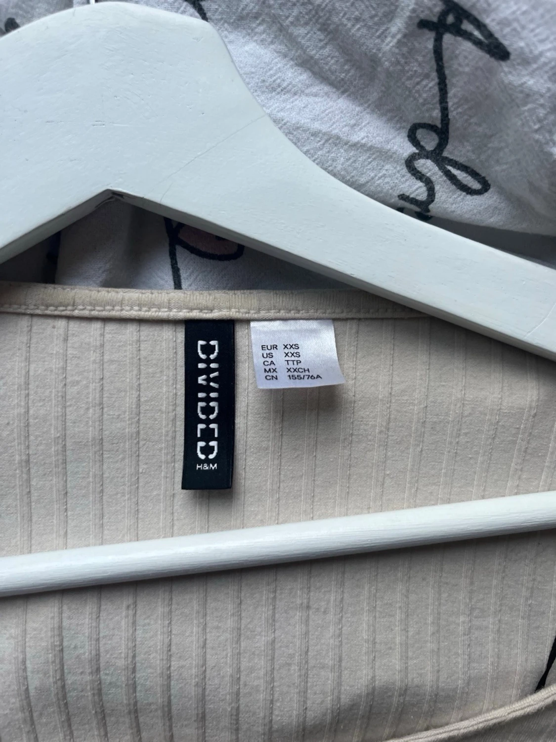 Beige ribbad klänning från H&M Divided - 1