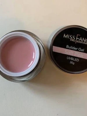 Miss Fancy Builder Gel Soft Pink - Builder gel i färgen Soft Pink från Miss Fancy. Perfekt för att bygga och förstärka naglar, används med UV eller LED-lampa. Kommer i en rund burk med 30g gel. Ger en naturligt rosa finish till naglarna.