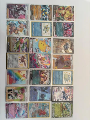 Samling Pokémonkort i plastfickor - Säljer en samling Pokémonkort (alltså i bulk). Pris kan definitivt diskuteras. Vill man se skick av kort så skriv det till mig så skickar jag tydliga bilder