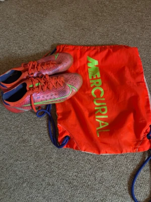 Nike Mercurial Vapor 14 Elite - Säljer dessa snygga fotbollskor som tyvärr inte passar längre…fint skick, väl använda