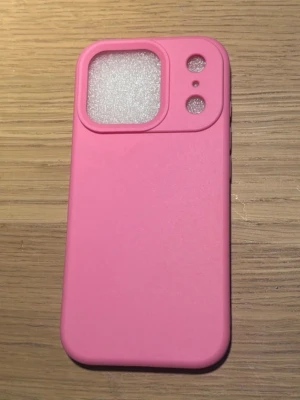 Rosa silikon mobilskal - Helt ny och oanvänd mobil ska i silikon för iPhone 17pro! Super bra skick och skydd.