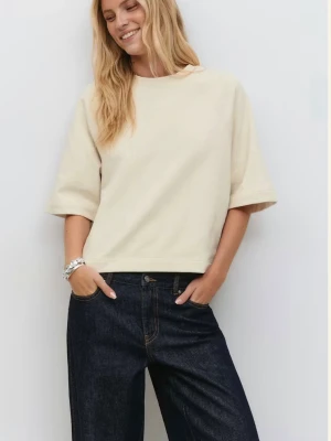 Boxig t-shirt - Beige t-shirt med boxig passform. Knappt använd💓
