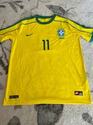 Ronaldinho fotbollströja  - Hej! Helt nytt för mer information jag fins här priset går att diskutera