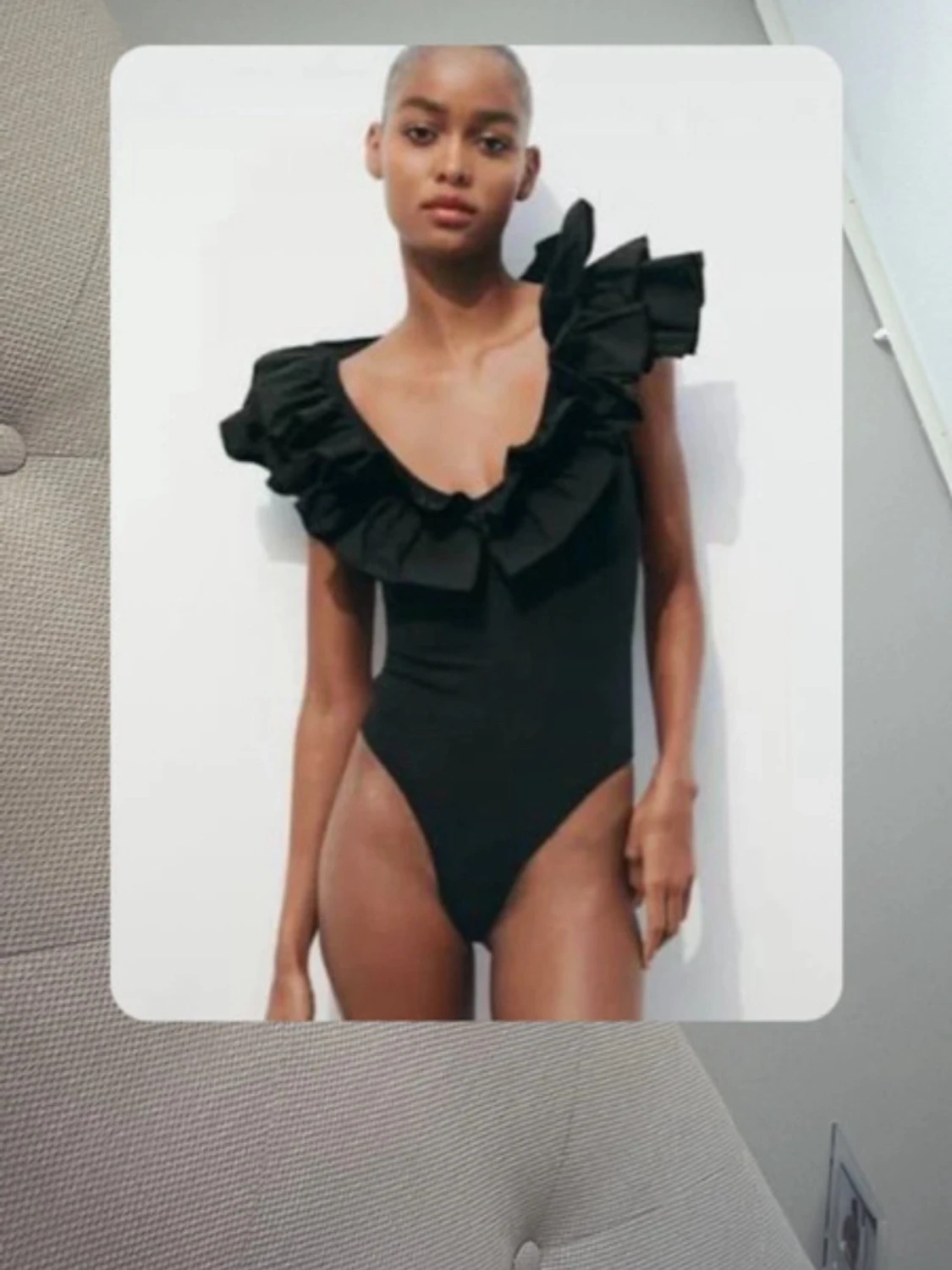Ny populärt body  med volangdetaljer