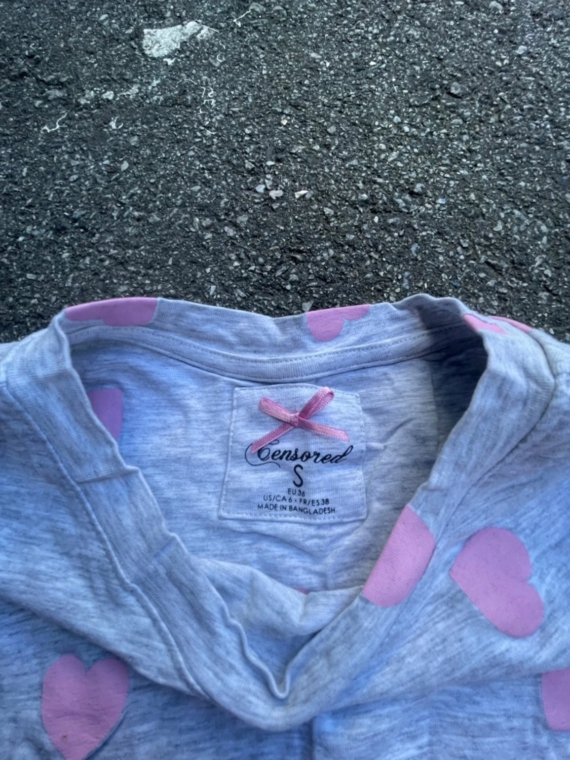 Grå croppad topp med rosa hjärtan - 1