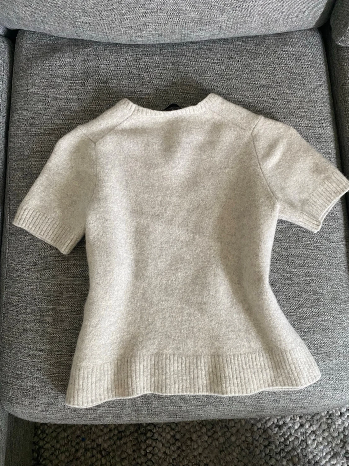 Beige stickad topp med kort ärm - 1
