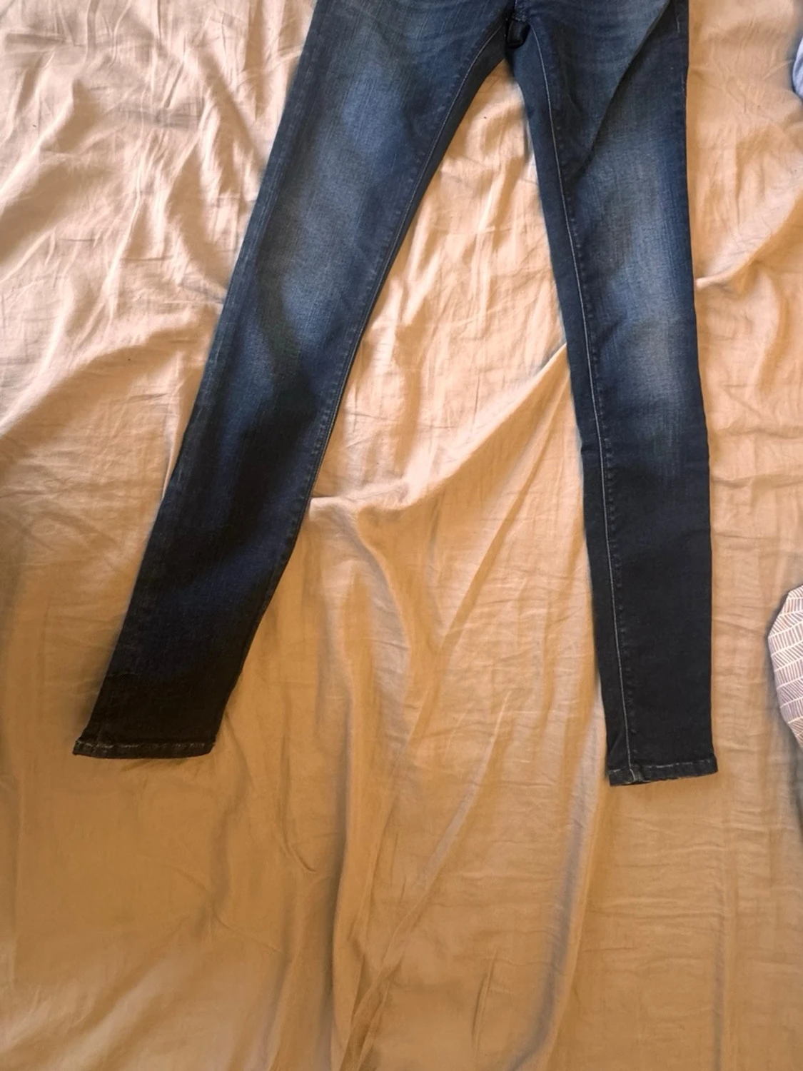 Mörkblå skinny jeans från Replay W23 L30