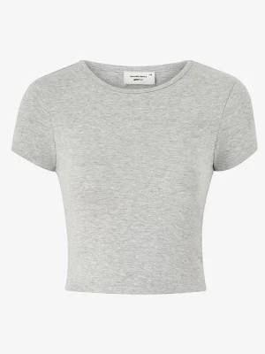 Grå basic tight tee  - En ljusgrå croppad topp från Gina Tricot. perfekt till jeans eller kjol. Tillverkad i mjuk bomull som känns skön mot huden och är väldigt bekväm🩷🤍
