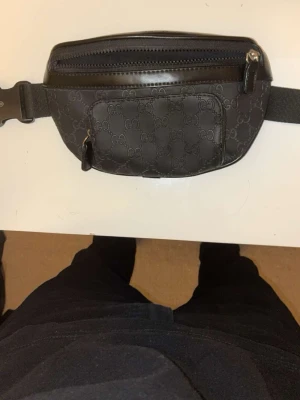 Zara väska - Relativt ny å sjukt bra skick. Kom privat för fler bilder