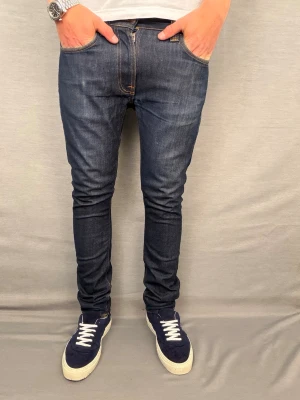 Nudie jeans - Säljer dessa sjukt feta nudie jeans! Size W31 L 32. Modell: lean dean. Midja 43cm längd 100cm. Sjukt feta jeans i super fint skick! Hör av dig vid frågor eller funderingar 🤩