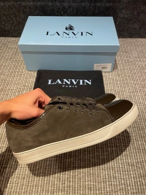 Lanvin skor - Hej, säljer nu dessa svin snygga lanvin skor. Skorna är i grymt skick! Begränsat antal boxar och dustbag. Hör av dig vid frågor. 