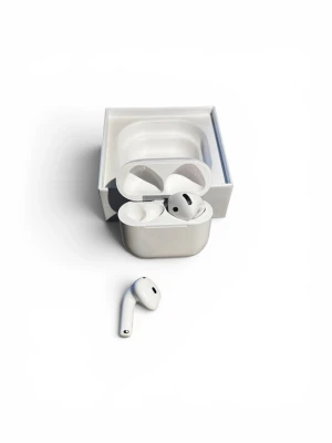 Apple AirPods 4 med Aktiv Brusreducering (ANC) - Säljer ett par AirPods 4 med ANC som jag fick i present. Har endast testats en gång och är i nyskick. Säljs eftersom jag inte har något behov av dem.  ✅ Som nya ✅ Originalförpackning medföljer ✅ Aktiv brusreducering (ANC) ✅ Fungerar perfekt  Skicka gärna meddelande vid intresse.