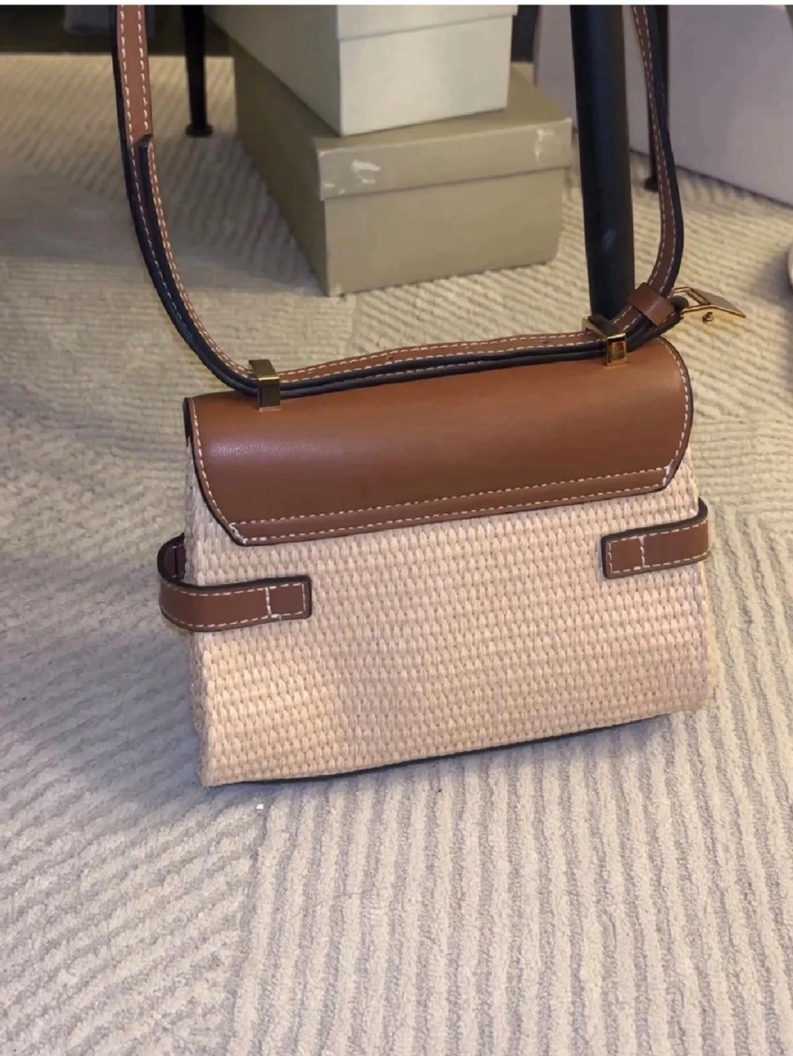 Slutsåld H&M - Brun och beige handväska i läder och strå - 2