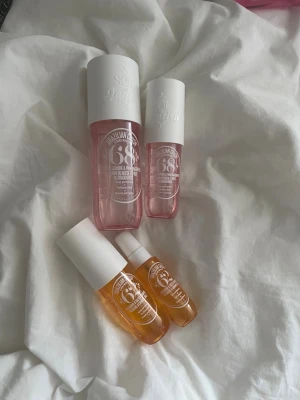 Sol de Janeiro  - Säljer fyra stycken sol de Janeiro, två st.68 & två st.62.   Alla är använda några gånger men har fortfarande mycket kvar💕