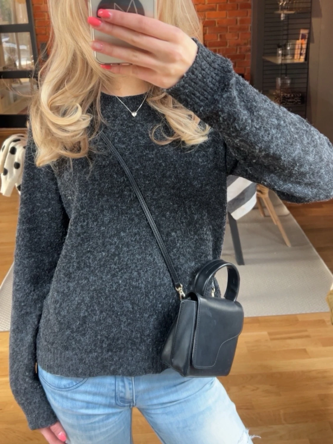 Mörkgrå stickad tröja - 2