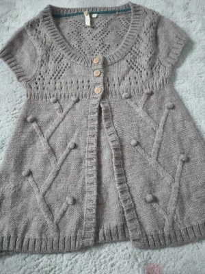 Babydoll kofta - SUPERSÖT babydoll kofta/topp. Jättefin med exempelvis ett spetslinne under. Vintage men inga defekter och bra material.