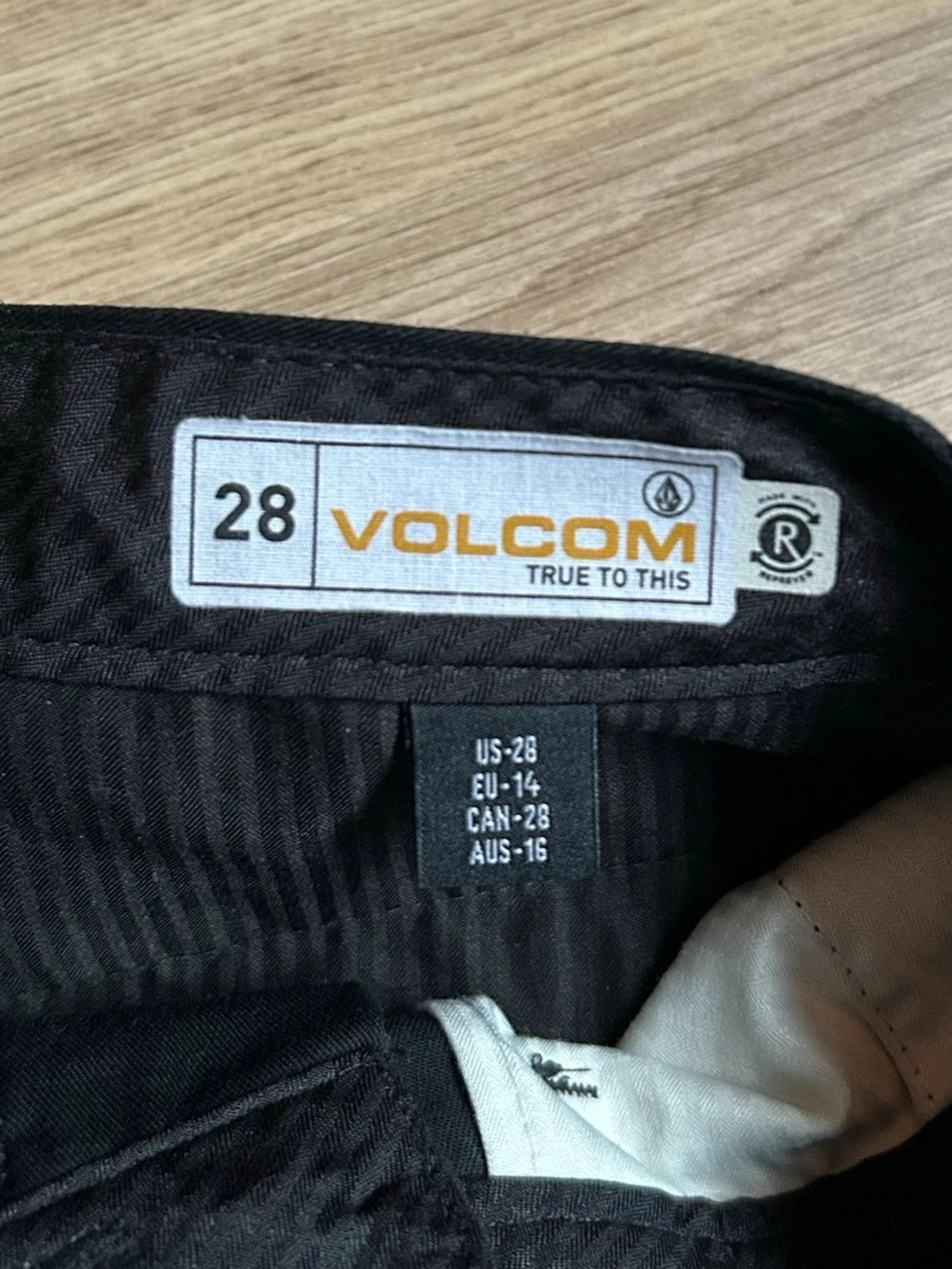 Svarta shorts från Volcom - 3