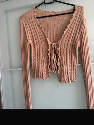 4st tröjor  - 4st tröjor i storlek XS, allt för 90:- 🤎 ▪️ Instagram: Ginise 💫 