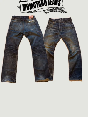Momotaro jeans selvedge  - Säljer dessa svinfeta momotaro jeans med flera års användning som har gett de deras sjuka fades Mått: Midja:41cm Innerben:76cm Ytterben:103cm Lårvidd: 27cm Benöppning: 20cm