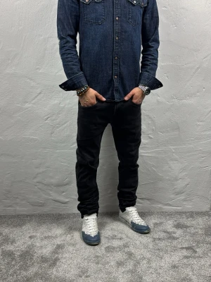 Replay jeans  - Ett par riktigt snygga jeans från Replay i storlek W30 L32 i modellen Anbbas 