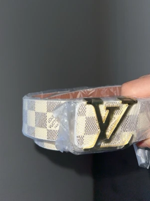 bälte - helt ny , för mer info o bild skriv privat 