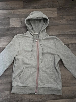 Moncler Maglia - Använd vid 2-3 tillfällen, storlek M.