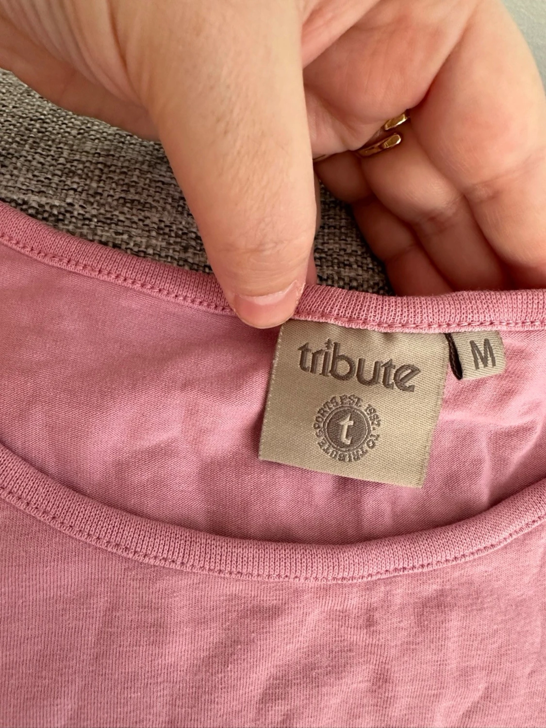 Rosa t-shirt med tryck från Tribute strl: M - 1