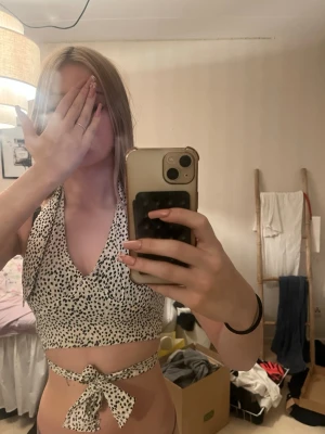 Knyt topp  - Fin prickig topp som går och knyta så som man vill (behöver alltså inte vara som på bilderna 