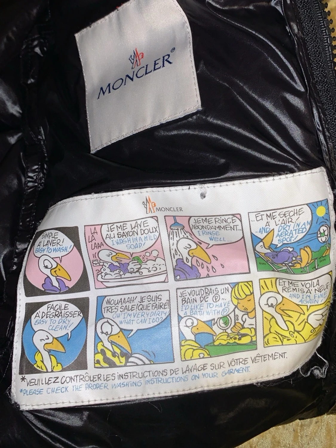 Svart dunväst från Moncler med huva - 1