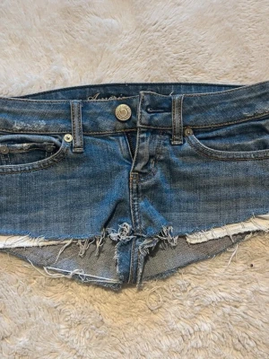 lågmidjade jeans shorts - lågmidjade jeans shorts från american eagle, perfekt till sommaren