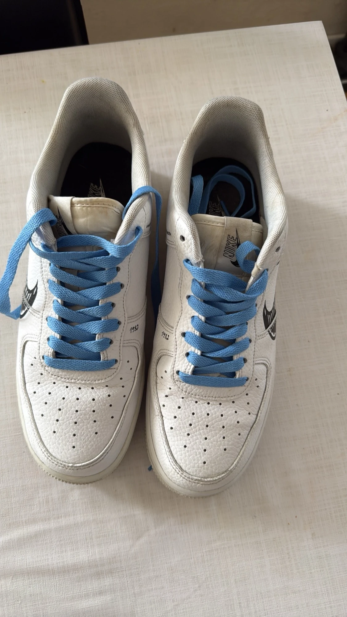 Nike Air Force 1 med blå snören - 1