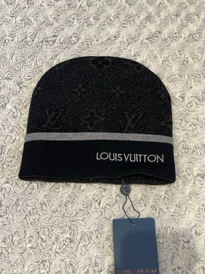 Svart mössa - Svart mössa som e helt ny och oanvänf