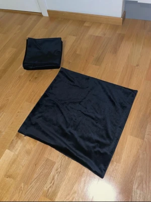 4 st kuddfodral i sammet - 4 st kuddfodral för 80kr