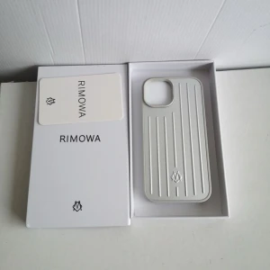 Rimowa mobilskal för iphone 15 - helt nytt, allt på bilderna ingår, för iphone 15