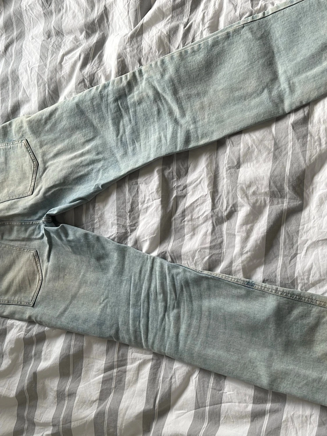 Ljusblå skinny jeans med tvättade detaljer - 1
