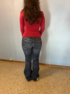 Flared denim jeans - Helt nya, snygga, denim jeans som är utsvängda med fin tvätt