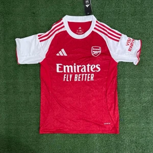 Arsenal 25/26 Tröja - Säljer denna riktigt snygga tröjan för ett riktigt bra pris! Skriv till om ni är intresserade eller har några funderingar kring tröjan.