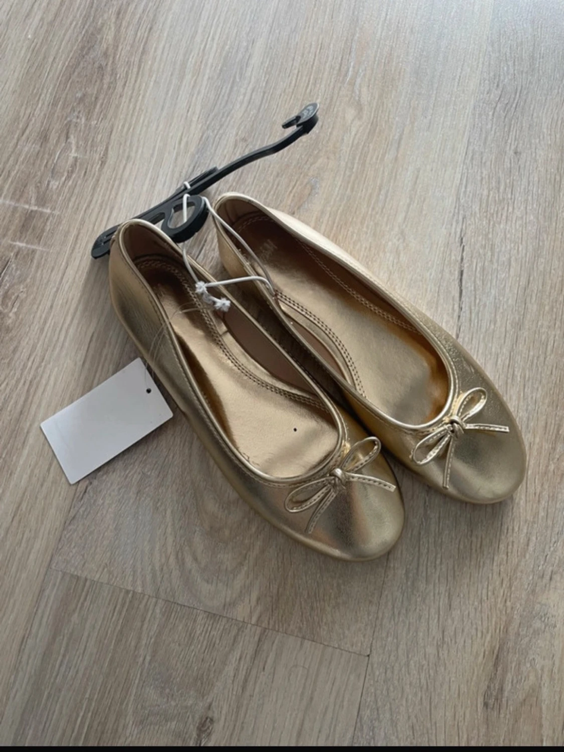 guldiga ballerinaskor