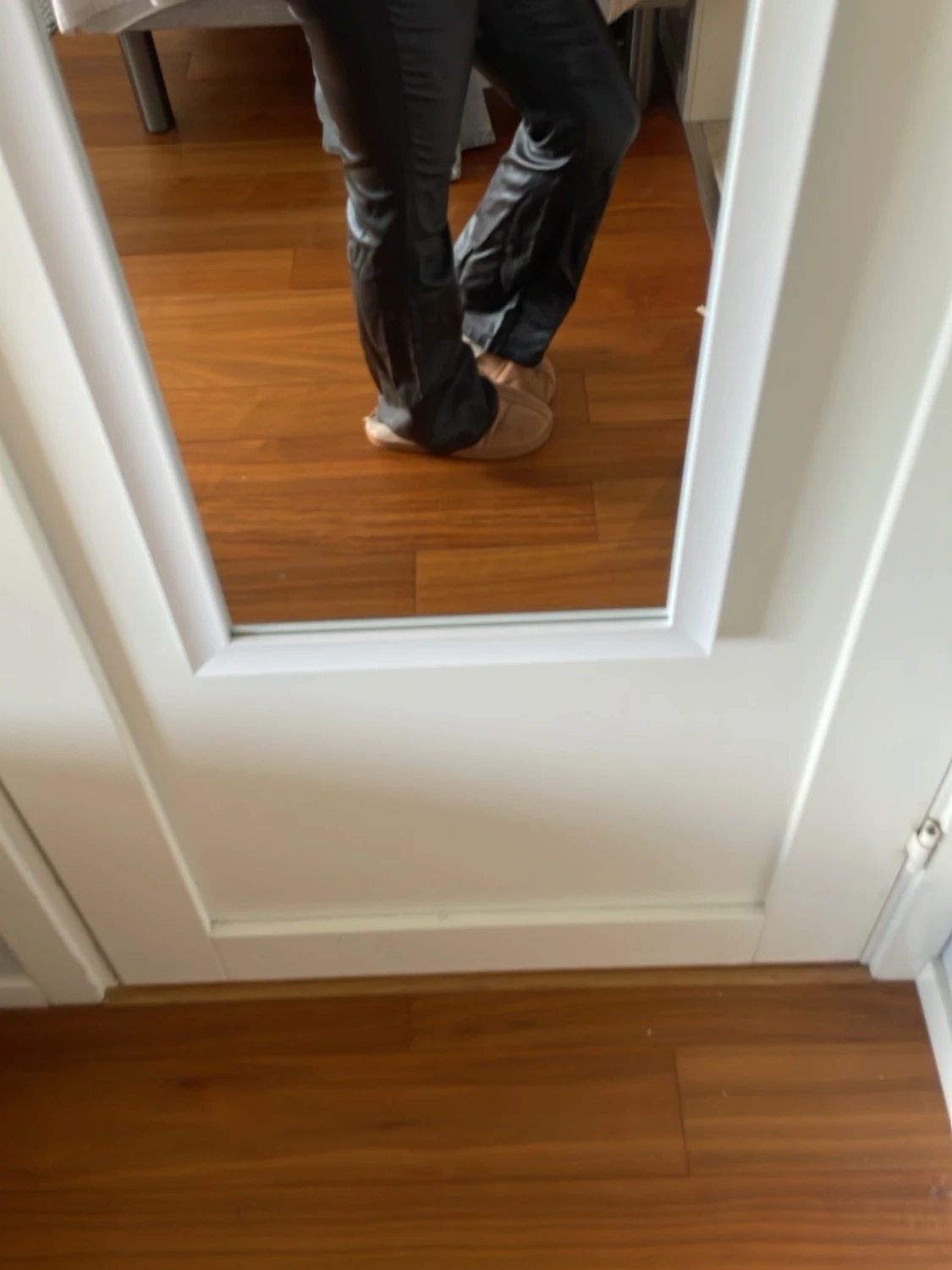 Svarta utsvängda leggings