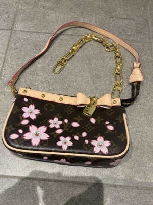 Väska monogram - Superfin väska🌸