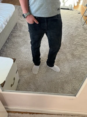 Nudie jeans Lean Dean  - Nudie Jeans | skick 9/10 | Storlek 34/34 | Pris - 549kr | Modellen är ca 181cm lång | Hör av dig vid minsta fråga eller fundering!!