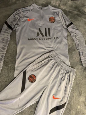 Psg tracksuit - Snygg psg tröja o byxa 