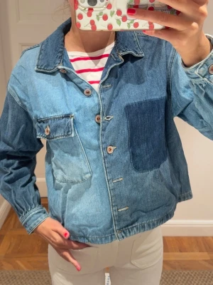 Jeans jacka - Säljer denna super snygga jeans jacka☀️🫶🏼💖