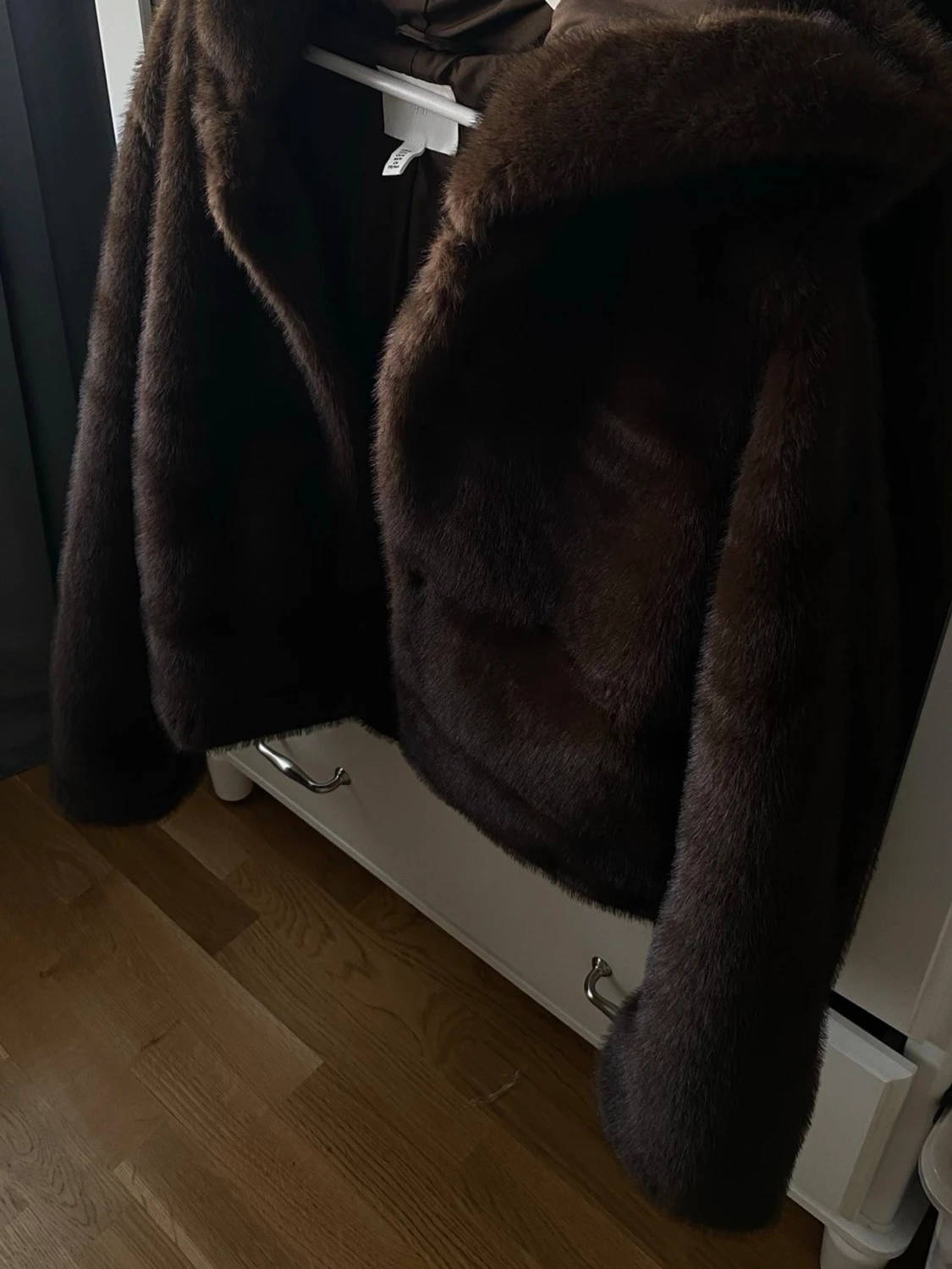 Mörkbrun pälsjacka i fuskpäls