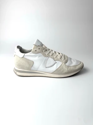 Philippe Model TRPX - Philippe Model TRPX. Storlek 43. Skick 9/10. Leveranstid: 2 arbetsdagar.