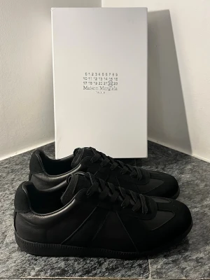 Maison Margiela skor - Svarta Maison Margiela skor. Helt nya! Priset är inte fast. Kom privat för fler frågor.