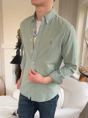 Ralph Lauren skjorta Grön - slim fit stretch oxford skjorta från ralph lauren. medium . modell: 182cm, 72kg