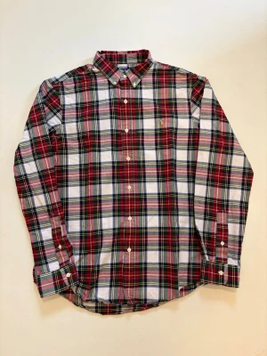 Ralph lauren flannel skjorta - Vinröd Polo Ralph Lauren flannel skjorta slim fit //  Mycket bra skick //  Storlek L // Skriv vid minsta fråga eller fundering🤝