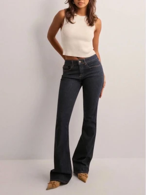 Bootcut jeans - Säljer dessa snygga slutsålda jeansen från only/ onlblush, i storlek S med längd 34. I väldigt bra skick 🥰Nypris är 550kr, köpta på Nelly.